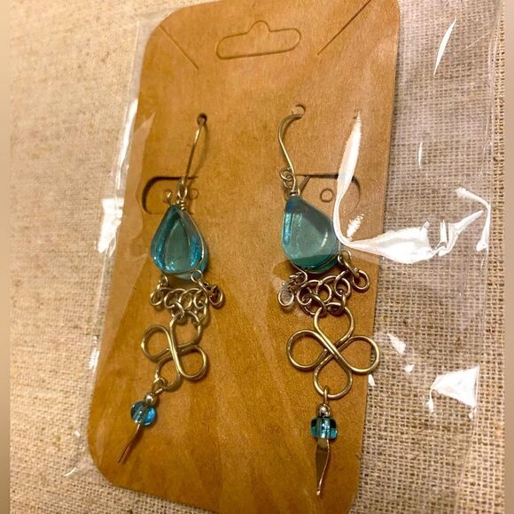 NWT boho wire and glass sky blue teardrop tribal dangle earrings hook backs boho - Picture 1 of 7